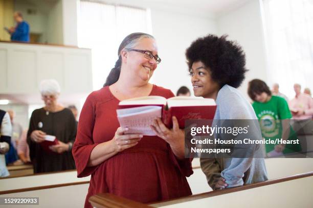 Rita Wilbur and her son Sam Wilbur sing from the Hymns of Truth and Light hymnal at First Congregational Church of Houston Sunday, Oct. 28 in...