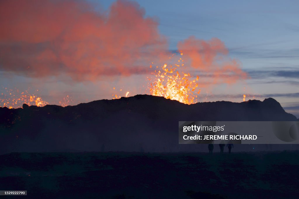 TOPSHOT-ICELAND-VOLCANO