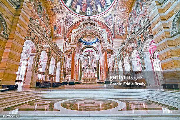 interior of cathedral basilica of saint louis. - basilika stock pictures, royalty-free photos & images