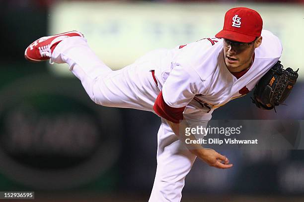 Reliever Joe Kelly of the St. Louis Cardinals pitches against the Washington Nationals at Busch Stadium on September 28, 2012 in St. Louis, Missouri.