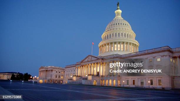 capitol building of usa - united states congress stock-fotos und bilder