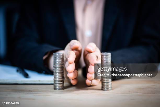 investing concept,property division,divorce and legal services. - se diviser photos et images de collection