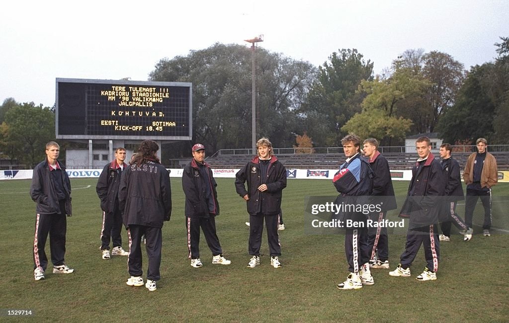 Dejected Estonia players