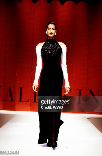 Yasmeen Ghauri Photos and Premium High Res Pictures - Getty Images