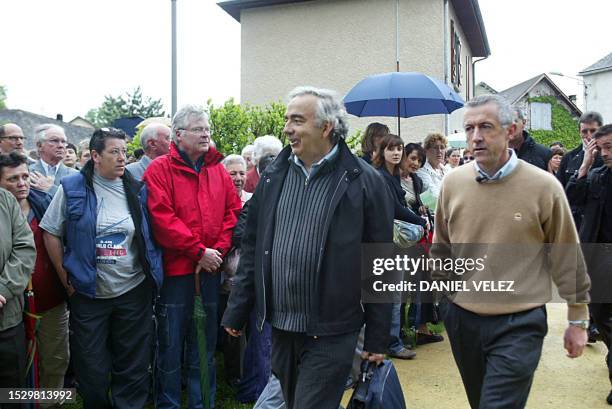 Le père Léon Laclau , curé d'Asson, accompagné par le père Benat Oyhénart, supérieur provincial de la Congrégation de Betharrame, venu le remplacer...