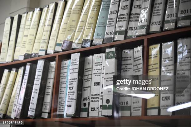 Suspect File Folder 574 Police Suspect File Stock Photos, High-Res Pictures, and Images ...