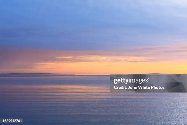sunrise over boston bay. port lincoln. eyre peninsula. south australia. - horizon over water 個照片及圖片檔