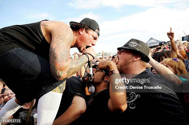Sonny Sandoval Photos and Premium High Res Pictures - Getty Images