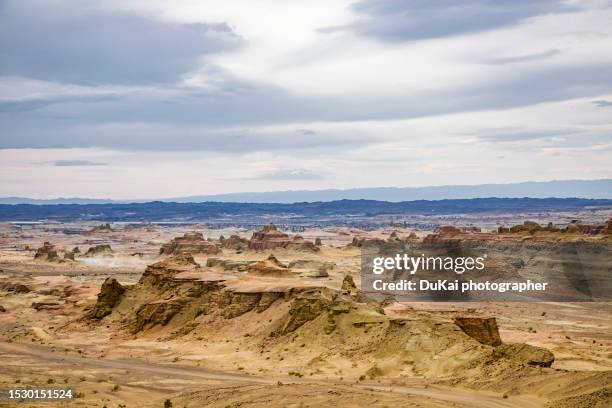 yadan landform gobi ,xinjiang province, china - wüste gobi stock-fotos und bilder