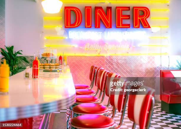 empty diner interior - 50s diner stock pictures, royalty-free photos & images