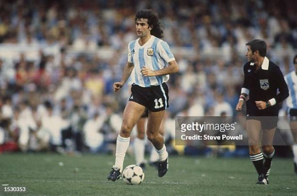 Mario Kempes of Argentina in action during the world cup match against Belgium in Buenos Aries, Argentina. Mandatory Credit: Steve Powell/Allsport