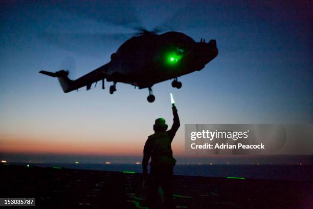 night time exercise with helicopter - air traffic control stock-fotos und bilder