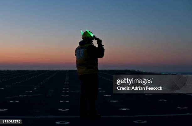 night time exercise with helicopter - airport ground crew foto e immagini stock