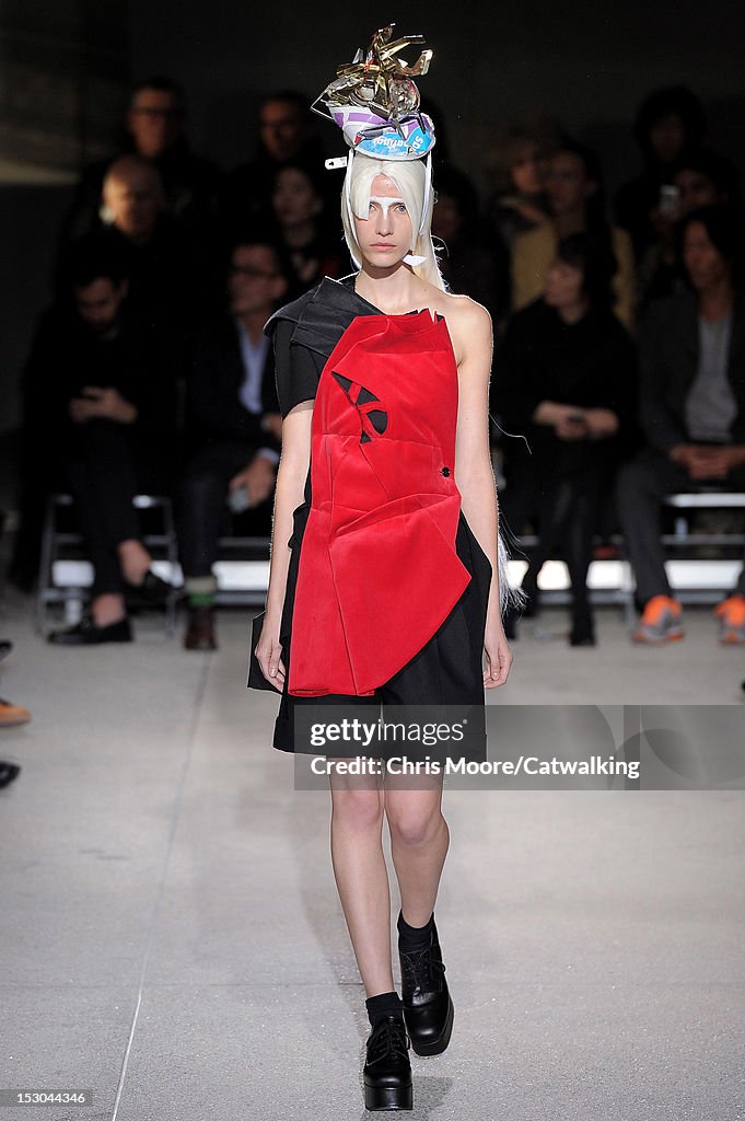 Comme Des Garcons - Runway RTW - Spring 2013 - Paris Fashion Week