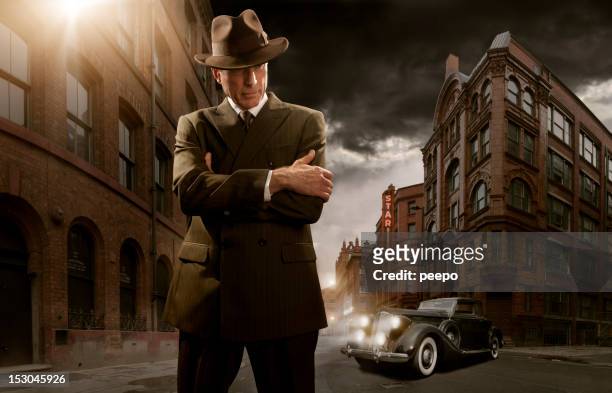 anni quaranta stilizzato film noir gangster - detectives foto e immagini stock