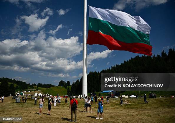 TOPSHOT-BULGARIA-POLITICS-FLAG