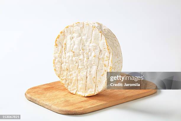 camembert cheese - camambert stockfoto's en -beelden