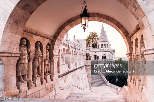 fishermen's bastion in budapest, hunagry - fiskarbastionen bildbanksfoton och bilder