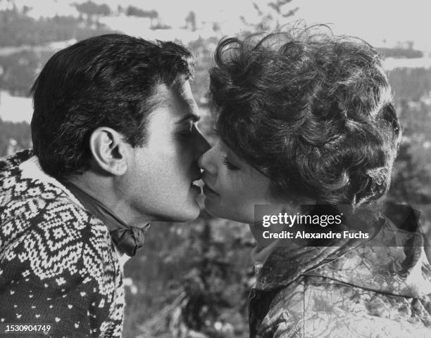 Actress Suzanne Pleshette with actor Tony Curtis in a scene of the film '40 Pounds of Trouble' in 1962, at California.