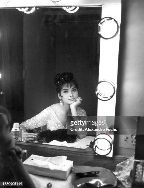 Actress Suzanne Pleshette in front of her mirror at the set of the film '40 Pounds of Trouble' in 1962, at California.