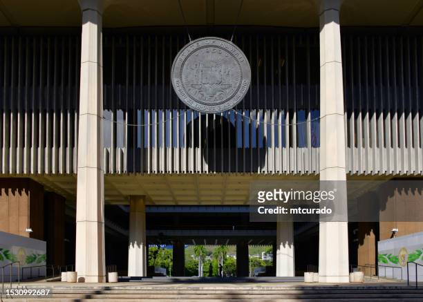 hawaii state capitol with large metal great seal of hawaii hanging above the entrance, honolulu, oahu, hawaii - us house of representatives seal stock pictures, royalty-free photos & images