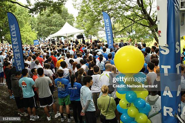 General view of atmosphere at the Nickelodeon World Wide Day of Play Celebration during NYC Big Brothers Big Sisters RBC Race for the Kids Event in...