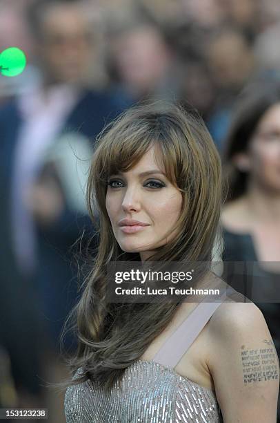 Angelina Jolie attends the UK premiere of Salt at Empire Leicester Square on August 16, 2010 in London, England.