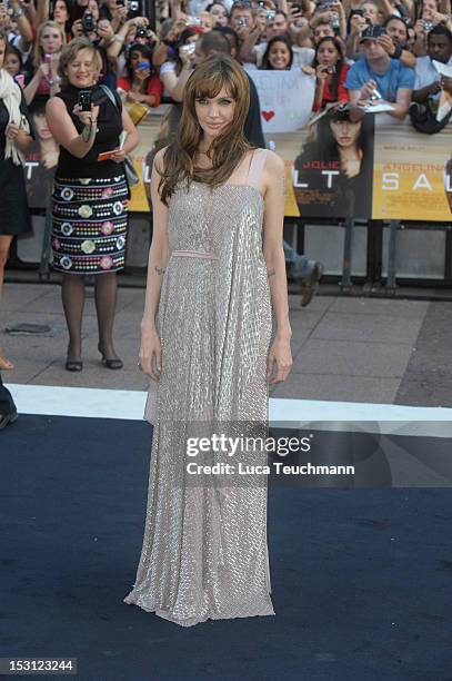 Angelina Jolie attends the UK premiere of Salt at Empire Leicester Square on August 16, 2010 in London, England.