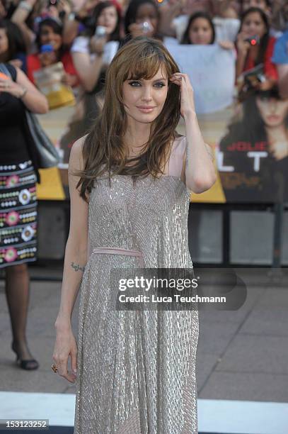 Angelina Jolie attends the UK premiere of Salt at Empire Leicester Square on August 16, 2010 in London, England.