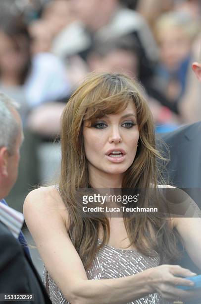 Angelina Jolie attends the UK premiere of Salt at Empire Leicester Square on August 16, 2010 in London, England.