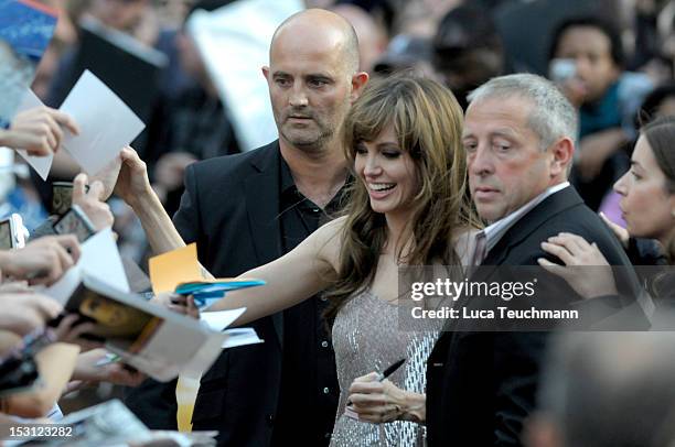 Angelina Jolie attends the UK premiere of Salt at Empire Leicester Square on August 16, 2010 in London, England.