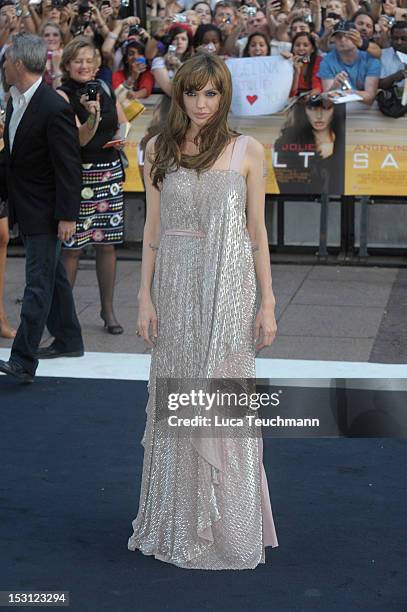 Angelina Jolie attends the UK premiere of Salt at Empire Leicester Square on August 16, 2010 in London, England.