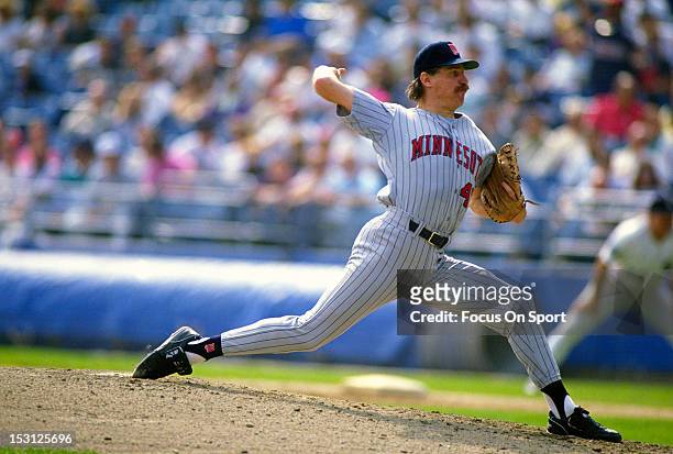Jack Morris of the Minnesota Twins pitches against the Chicago White Sox during an Major League Baseball game circa 1991 at Comiskey Park in Chicago,...