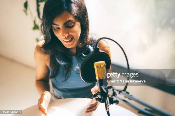 young and beautiful asian businesswoman and entrepreneur sharing her life stories and experience on a podcast or live broadcast - entrevista con medio de comunicación fotografías e imágenes de stock