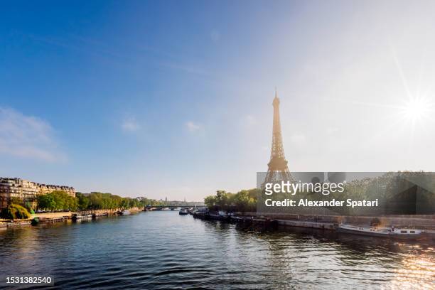 seine river and eiffel tower on a sunny summer day, paris, france - river seine stock pictures, royalty-free photos & images