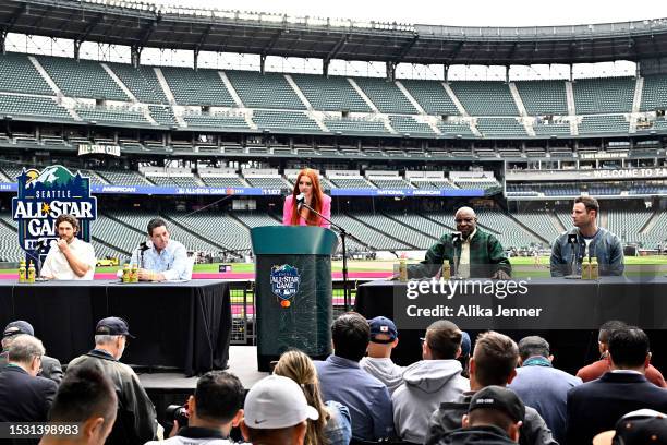 Manager Rob Thomson of the Philadelphia Phillies, Zac Gallen of the Arizona Diamondbacks, Gerrit Cole of the New York Yankees, and Manager Dusty...