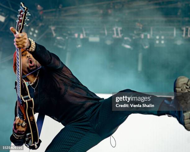 Tyus Singer 34,691 Beautiful Song Stock Photos, High-Res Pictures, and Images ...