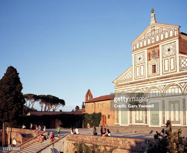 church of san miniato at sunset - 聖米尼亞多 個照片及圖片檔