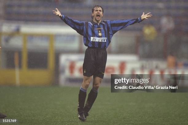 Maurizio Ganz of Inter shouts for the ball during the Serie A match between Inter Milan and Fiorentina at the San Siro Stadium in Milan, Italy....