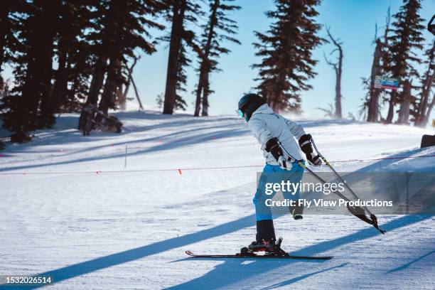 advanced level adaptive athlete skiing - disabled skier stock pictures, royalty-free photos & images