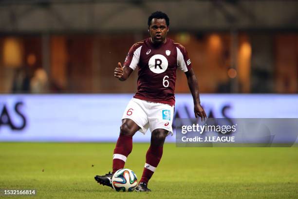 Fabio Henrique Simplicio of Vissel Kobe in action during the J.League J1 match between Vissel Kobe and Vegalta Sendai at Noevir Stadium Kobe on...