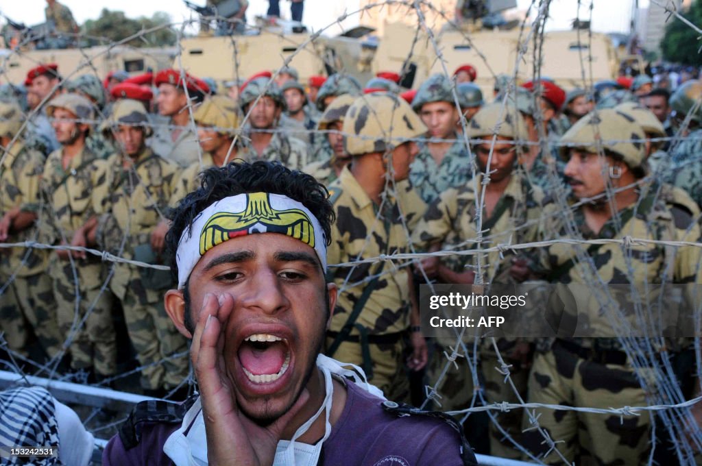 TOPSHOT-EGYPT-POLITICS-UNREST-DEMO-ARMY