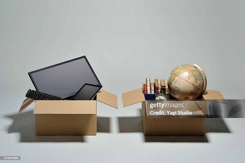 The load separating to a cardboard box