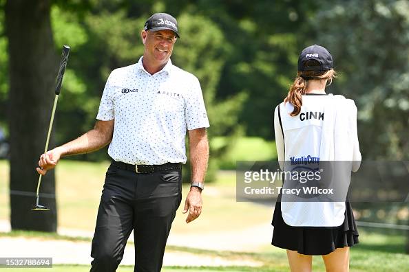 Stewart Cink with his wife/caddie, Lisa Cink, during the second round ...