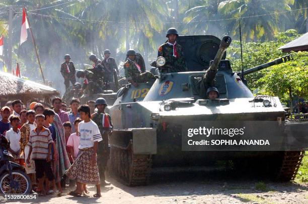 Indonesian military forces past through Samolanga village to combat Free Aceh Movement rebels in Bireun area, about 198 km east of Banda Aceh 19 May...