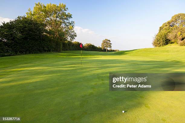 golf course & red flag, gloucestershire, england - golf eng stock pictures, royalty-free photos & images