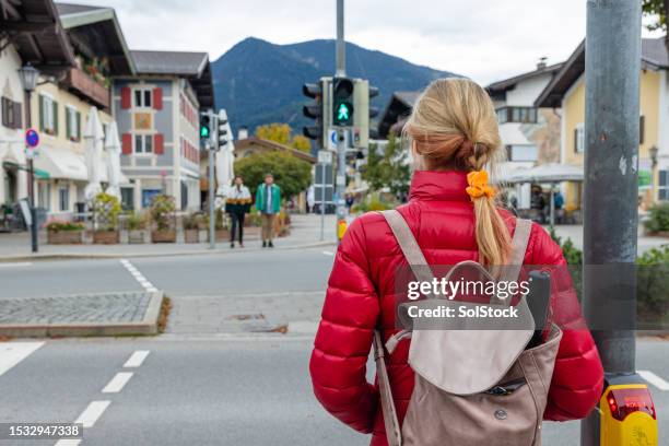 crossing safety - walk dont walk signal stock pictures, royalty-free photos & images