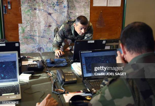 Officers from the 6th Light Armoured Brigade work on maps and computers during a battlefield digitalization exercise as part of the Phoenix 2008...