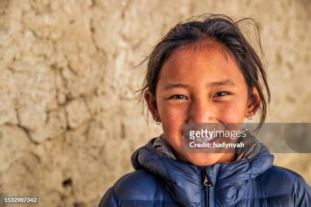 portrait of tibetan young girl, upper mustang, nepal - nepal children stock pictures, royalty-free photos & images