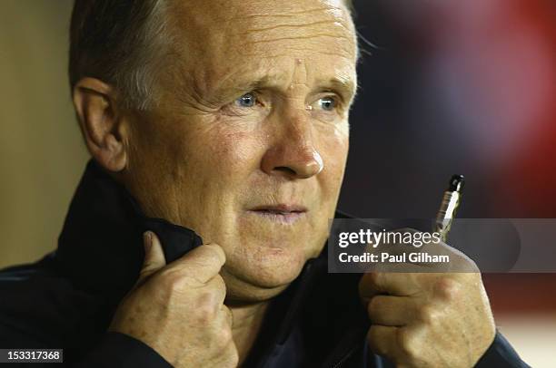 Manager Sean O'Driscoll of Nottingham Forest looks on during the npower Championship match between Nottingham Forest and Blackburn Rovers at City...